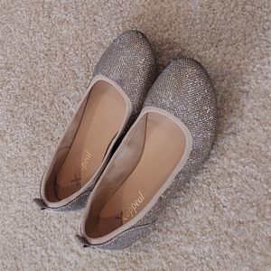 Xappeal Clair Gold Flats sz 6
